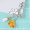 Keychains tyg rose blomma nyckelring kristall tassel bil nyckelkedja kvinnor väska charm för nycklar tillbehör chiffong tofsels ringar a0747749179