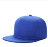 Boné com viseira plana Clássico Snapback Chapéu em branco Aba ajustável Extremidade superior alta Cor da moda Estilo Boné de beisebol em tom liso para crianças Adultos Sólido