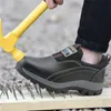 Mens Çelik Toe Güvenlik İnek Deri Malzeme Üst ve Delin Gözden Geçirmez Tepler Slipon İş Ayakkabıları Plus Boyut 3545 Y200915