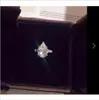 Retro Moissanite Femie Sier Iinlaid 3 Karat Drop Symulacja Symulacja Diamentowa ślub lub miłośnicy pierścionków zaręczynowych Euro-American