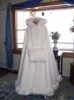 2020 Romantisches Echtbild-Brautumhang mit Kapuze in Elfenbeinweiß, langer Hochzeitsumhang aus Kunstpelz für die Winterhochzeit, Brautumhänge, Brautumhang in Übergröße