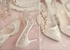 Mooie Hoge Hak Trouwschoenen Kant Rhinestone Spring Bridal Jurk Schoenen Sexy Hollow Transparent Puntige Toe Prom Formele Jurk Schoenen