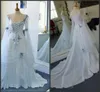 Nuovi abiti da sposa vintage bianchi e blu pallidi colorati abiti da sposa medievali scollo rotondo corsetto maniche lunghe a campana applicazioni fiori 419