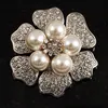 Rhodium Silver Tone Creat Pearl Six Petal Flower Bouquet Bridal Brooch avec des cristaux en strass