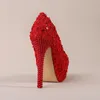 Rote Braut-Hochzeitsschuhe mit hohem Absatz und Blumenspitze, Abschlussballschuh, Brautjungfer, Abendparty, rote Spike-Pumps, Promi-Stiletto