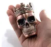 Grinder Metal King Skull Plastic Tobacco Herb Kvarnar Röker tillbehör 3 Part Spice Crusher Hand Muller Magnetic With Sifter F5061444