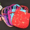 Frutas bordadas grandes sacolas de favor com alças mini bolsa de seda bolsa de moeda de petiscos de tração de tração de tração de aniversário bolsa de presente 100pcs 22x22 cm