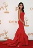 2019 Nya Emmy Awards Celebrity Dresses med stropplösa ruffles rygglösa sjöjungfru Sweep Train Satin Red Nina Dobrev Evening Prom Part9876313