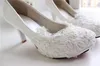 الدانتيل الأبيض أحذية الزفاف هريرة كعب اليدوية 2015 أحذية الزفاف رخيصة مخصص ارتفاع كعب النساء أحذية لل زفاف العروسة الأحذية