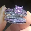 Tamaño 5-10 Joyería de moda al por mayor 10kt Oro blanco Lleno Princesa Corte Rosa Zafiro Piedras preciosas Mujeres Boda Pareja nupcial Conjunto de anillos Regalo