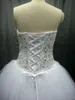 2015 Sweetheart Beaded Crystal Ball Town Trouwjurken Strapless Ivory White Satin Tulle Bruidsjurken Custom Made Wedding Draag Echte afbeelding