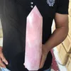 Cirka 700 g naturlig klar rosa kristallkvarts obelisk kristallpunkt läkning310y