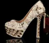 Underbara skor Lyxig Elegant Rhinestone Crystal Bröllop Bröllop Klänning Skor Jeweled Beaded Women High Heels Evening