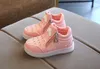 Mode Kleurrijke Verlichte Kinderen Schoenen LED Mooie Cool Nieuwe Merk Cool Kids Sneakers Casual Laarzen Baby Jongens Meisjes Schoenen