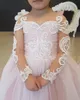 New Lovely Pink Tulle Maniche lunghe Matrimoni Abiti da ragazza di fiori con girocollo Bowknot Applique in pizzo Perle di perline Abiti da spettacolo per ragazze