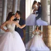 Luxury 2016 Crystal Pärlor Sheer Neckline Långärmad Bollklänning Bröllopsklänningar Sparkly Tulle Plus Size Chapel Bridal Gowns EN1086