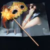 Роскошные партии маски на палку сексуальная женщина Маска держать Маска Золотая ткань с покрытием цветок сторона Венецианский Маскарад Маска Хеллоуин костюм бесплатная доставка