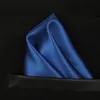 Solid glanzende volledige vierkante kerchief zakdoek imitatie zijden heer hanky cravat voor bruiloft bruidegom mode -accessoires