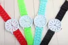 Wristwatches galaretka Hollow Out Design Guma Band Kobiety Mężczyźni Genewa Zegarek Silicon Cukierki Mutil Kolor Mody Student Silikonowe Zegarki Kwarcowe