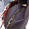 lyxiga kvinnor Väskor Designer väska mini ryggsäck sperone mini axlar äkta läder Mode Telefonficka myntfack M44026