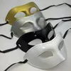 Adam Maske Masquerade Maske Fantezi Elbise Venedik Maskeleri Masquerade Maskeleri Plastik Yarım Yüz Cadılar Bayramı Maskesi Mix Renk Siyah Beyaz Altın Gümüş