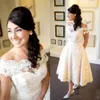 Vintage Tea Längd Bröllopsklänning Land Lace Appliques Illusion Off The Shoulder Short Beach Bridal Gowns Custom Made
