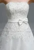 2021 Bröllopsklänningar backless strand spets brudklänningar mantel stropplösa applikationer pärlstav vintage trädgård domstol tåg brudklänning267s