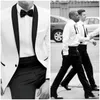 Hot Koop Slim Fit Bruidegom Tuxedos 2015 Custom Made Wedding Suits GroomsMen Best Mens Prom Formele Gelegenheid Suits (jas + Broek + Stropdas + Hanky)