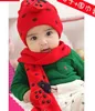 Mooie baby heren sjaal en hoed set winter cap + 80 cm sjve 2 stks set mode kerst cadeau lieveheersbeestje rode kleur katoen 5pcs / lot yqs-y27508