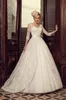 Abiti da sposa a-line di lusso con applicazioni in pizzo di alta qualità Scollo a V maniche lunghe Bottoni Elegante gonna a strati Iullsion Dolce decente