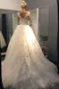 Ny ankomst 2021 Klassisk Mode Bröllopsklänning Med Långärmad Hög Nacke Och V Back Bridal Gown Lace Appliques Tulle Kjol