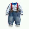 2015 Baby Boys Listrado Denim Suspender Jumpsuits Suits 2pcs Conjuntos (Tshirt + Jeans) Meninos Tracksuits Roupas Infantias Crianças Cy132