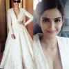Ashi Studio Evening Prom klänningar Pure White Hot Sale Långärmad Deep V Neck spetspärlor Appliced ​​Tea-Length Occasion Dress