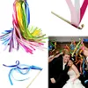 Färgglada Magic Wand Fairy Ribbon Wedding Ribbon Wands With Bell Twirling Streamer Bröllop Favoriter Bröllopsdekoration Party Supplies