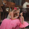 Nieuwe aankomst Korte roze prom -jurk met Crystal Top Vestido de Festa Pretty Tulle Mother Daughter Jurks Fast 8987355