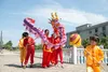 Lustiger Drache in Kindergröße, verschiedene Kinder-Seidendruckstoff, chinesischer Kinder-Drachentanz, Volksfest, Feier, Kostüm, Partykostüm