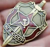 2 PC rari Russia KGB Il badge del comitato di sicurezza statale sovietico Medaglia di emblema russo Badge77706127 dell'esercito