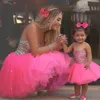 Nieuwe aankomst Korte roze prom -jurk met Crystal Top Vestido de Festa Pretty Tulle Mother Daughter Jurks Fast 8987355