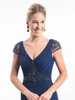 Bedövning Navy Blue Aline Chiffon Mor av bruden Klänningar V-Neck Cap Sleeves Backless Sparkling Pärlor Sequins Aftonklänningar