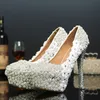 Nouveau arrivé fleur blanche dames talons hauts chaussures strass mariée robe de mariée chaussures femme talons aiguilles fête bals chaussures