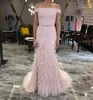 Off the Pink Shoulder Feather Dresses Evening Wear Lace Appliced ​​Crystal Mermaid Prom Gowns Sweep Train Formell Special Ocn Party Dress Fear