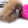 Whole Furtalkニット本物の毛皮の帽子100本物のアライグマの毛皮のポンポム帽子冬の女性帽子ビーニー3097940