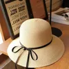 Wholesale-女性のファッションの夏の麦わら帽子サンハット折りたたみ旅行ビーチキャップ素敵な弓ベージュ色送料無料