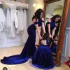 Modest 2016 Ny Moder och dotter Velvet Evening Dresses Sexig Halter Off Shoulder Backless Diamonds Lång Formell Kappor Prom Party EN8019