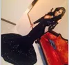 2016 Sexy Black mangas largas lentejuelas vestidos de noche de la sirenita que se hunden en vea de escote de la corte vestidos de celebridades mujeres África Prom dres4012431