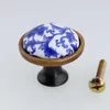 Европейский 96 -миллиметровый бронзовый комод Белый и синий ящик для ящика тянуть синюю цветочную керамическую ручку мебели