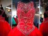 2022 Sparkly Kırmızı Quinceanera Elbiseler Sheer Scoop Kristal Boncuklu Açık Geri Tül Kat Uzunluk Uzun Korse Balo Masquerade Balo
