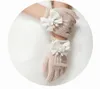 Guanti per bambini caldi Scava fuori Guanti con dita Bowknot con fiori di perla Guanti per bambine floreali con farfalle Accessori per feste di matrimonio per bambini Beige