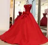 Underbar röd beading boll klänning bröllopsklänningar 2017 av axel bodice spets upp brudklänningar skräddarsydda bröllopsklänningar med stor båge