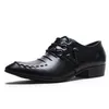 남성 Derby 신발 정품 가죽 비즈니스 캐주얼 신발 Pleated Pointe Toe Dress Shoes 디자이너 브랜드 Wedding 신발 메탈 로고 V